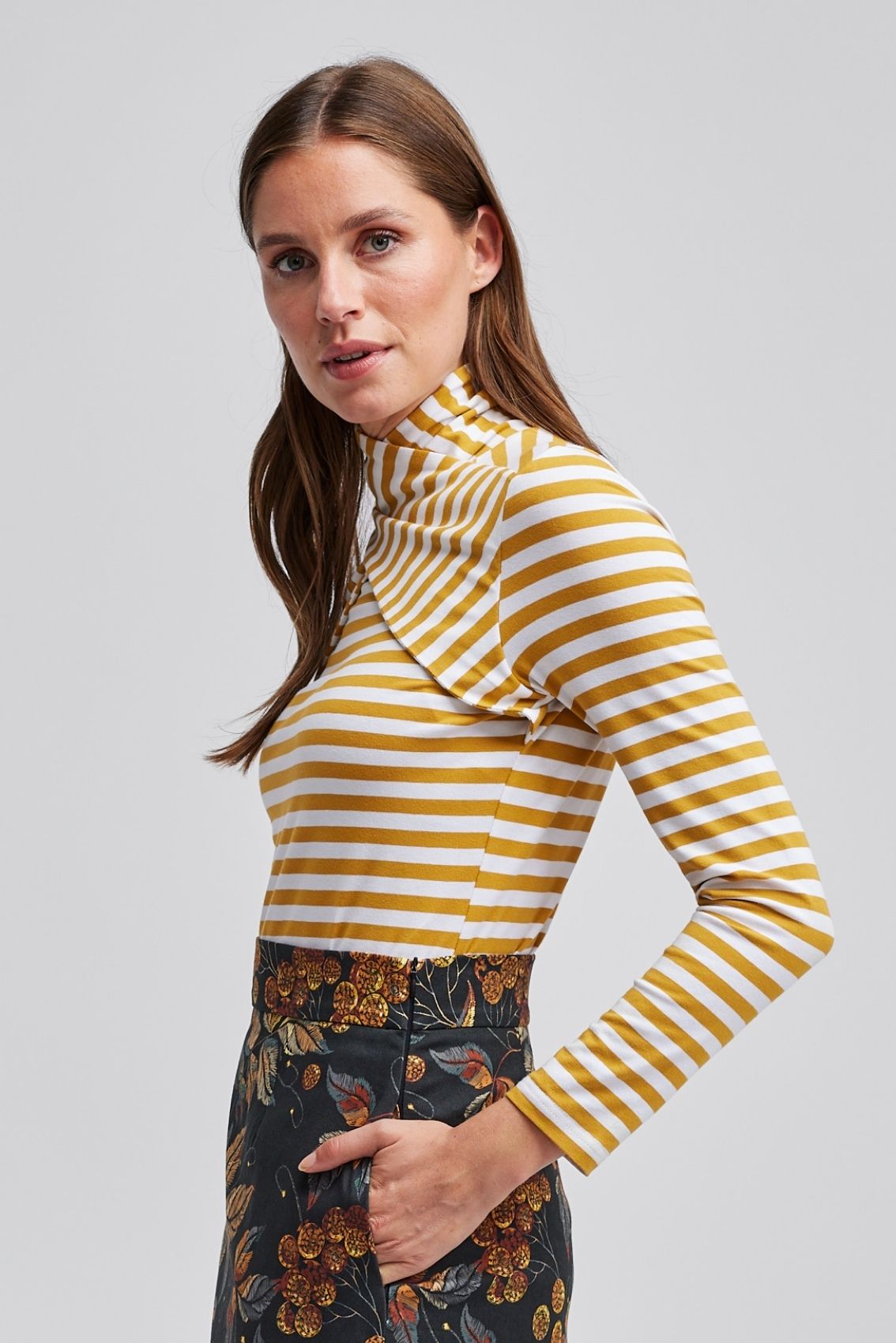 Shirt mit Twist-Kragen Weiss-Senfgelb