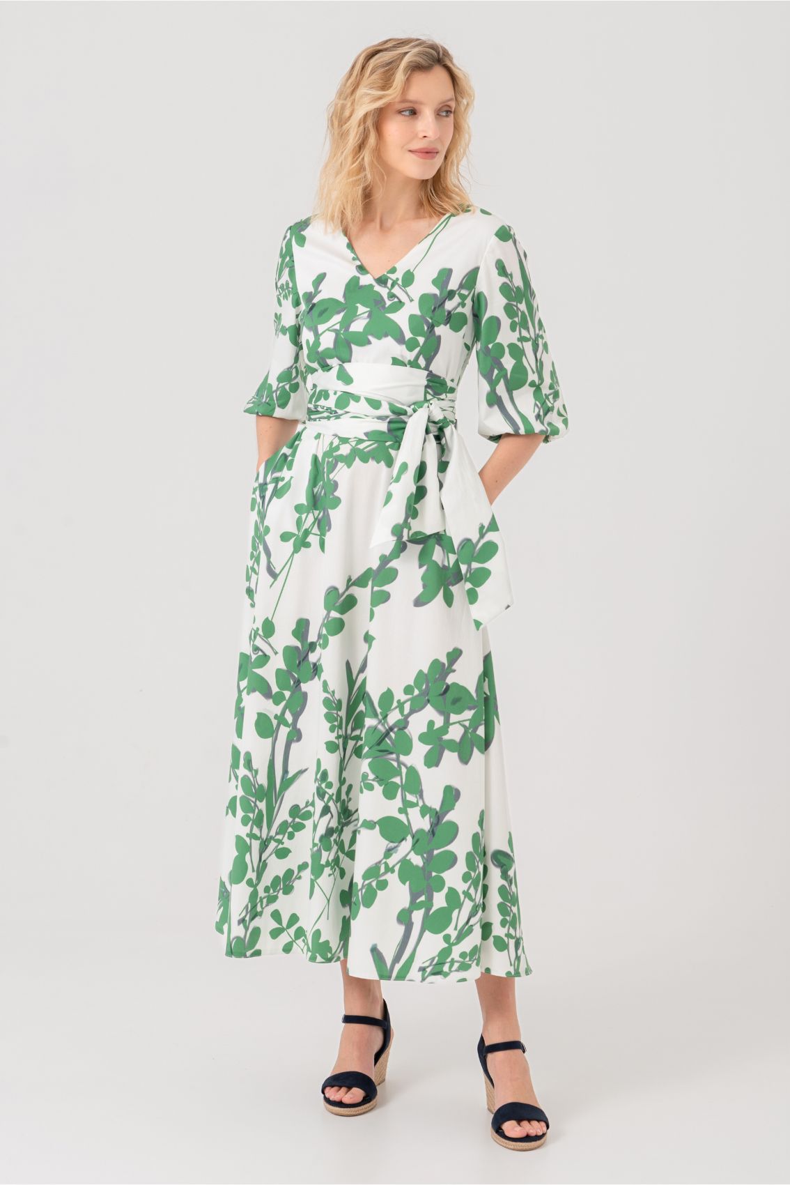 Maxikleid mit grünen Blättern