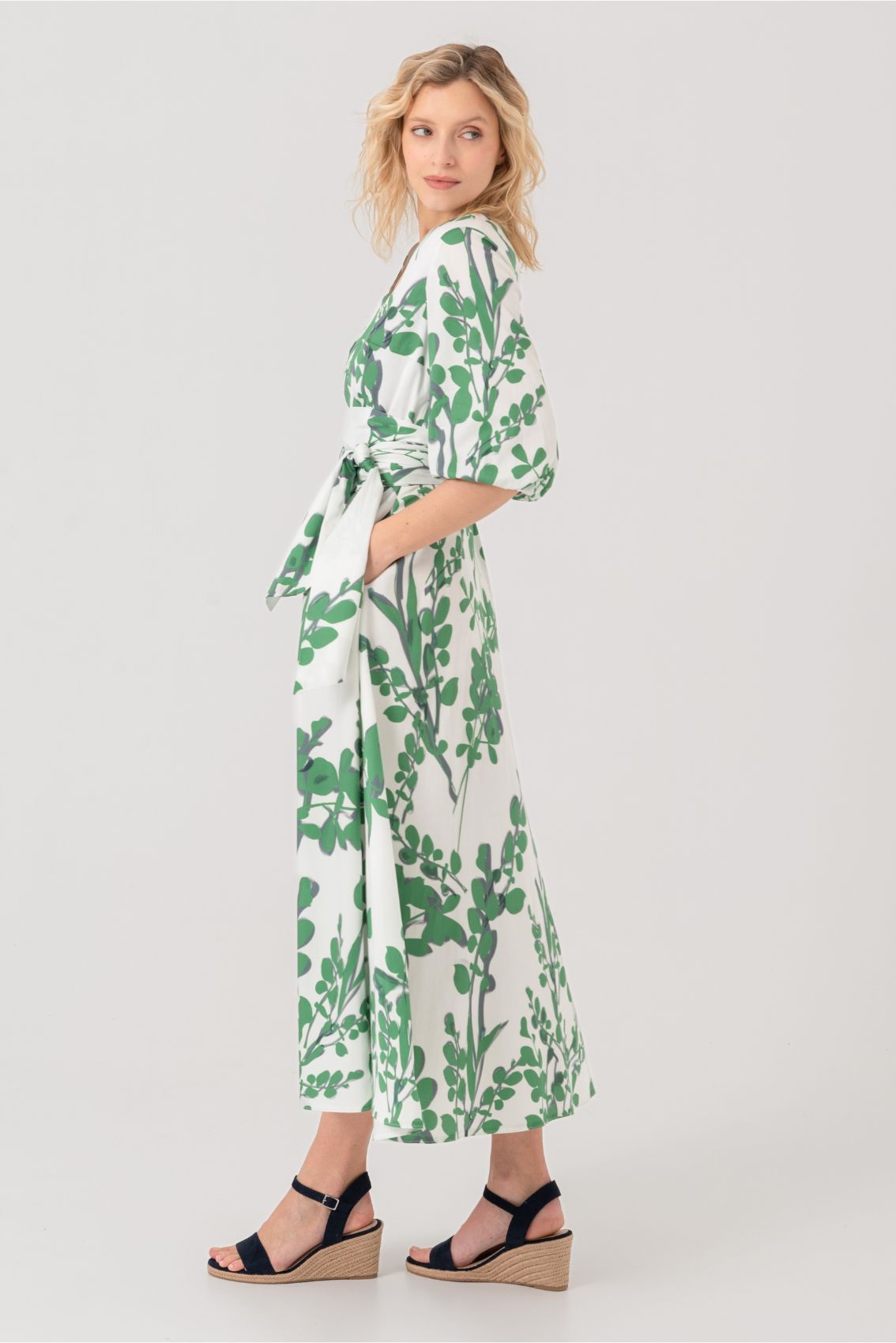 Maxikleid mit grünen Blättern