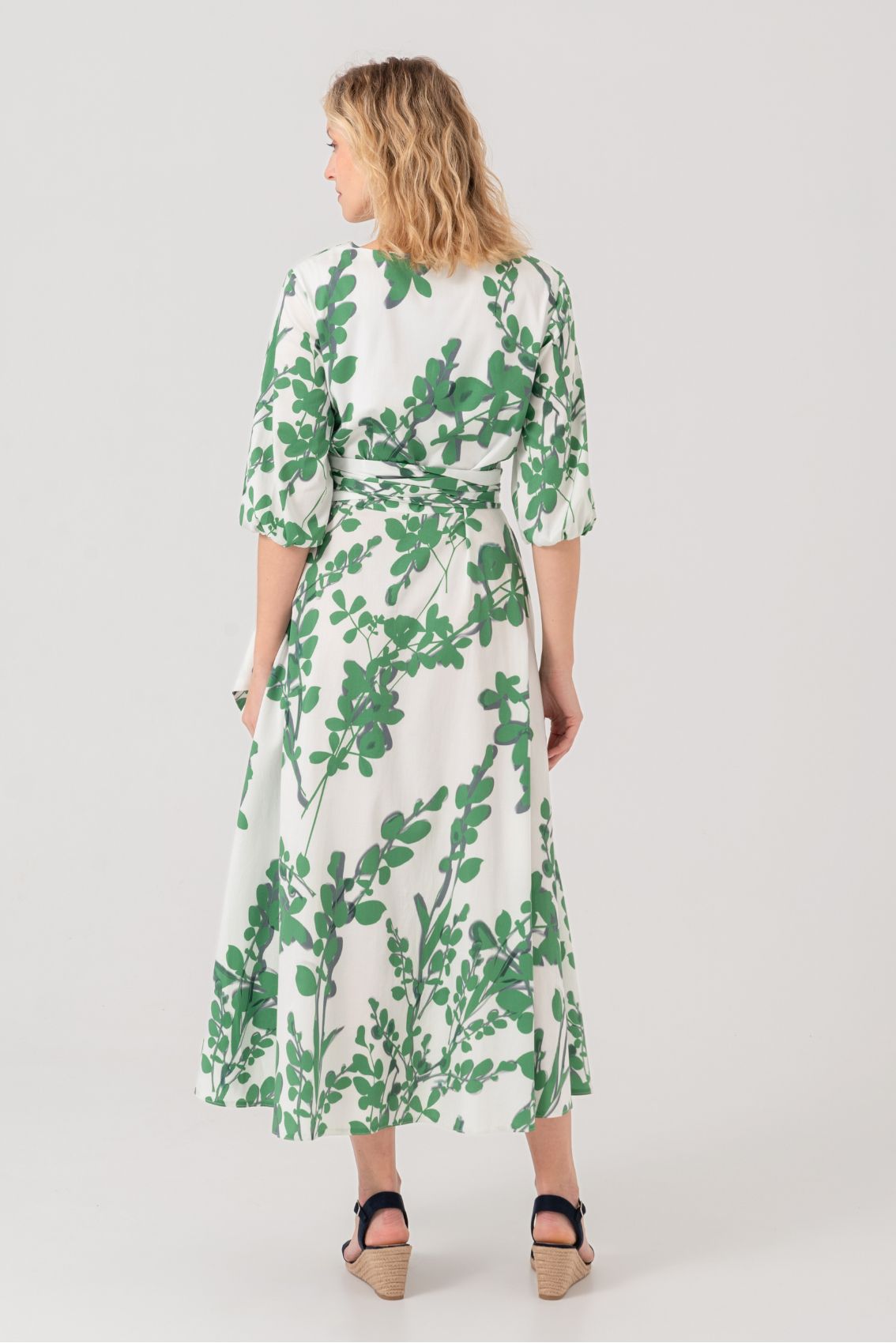 Maxikleid mit grünen Blättern