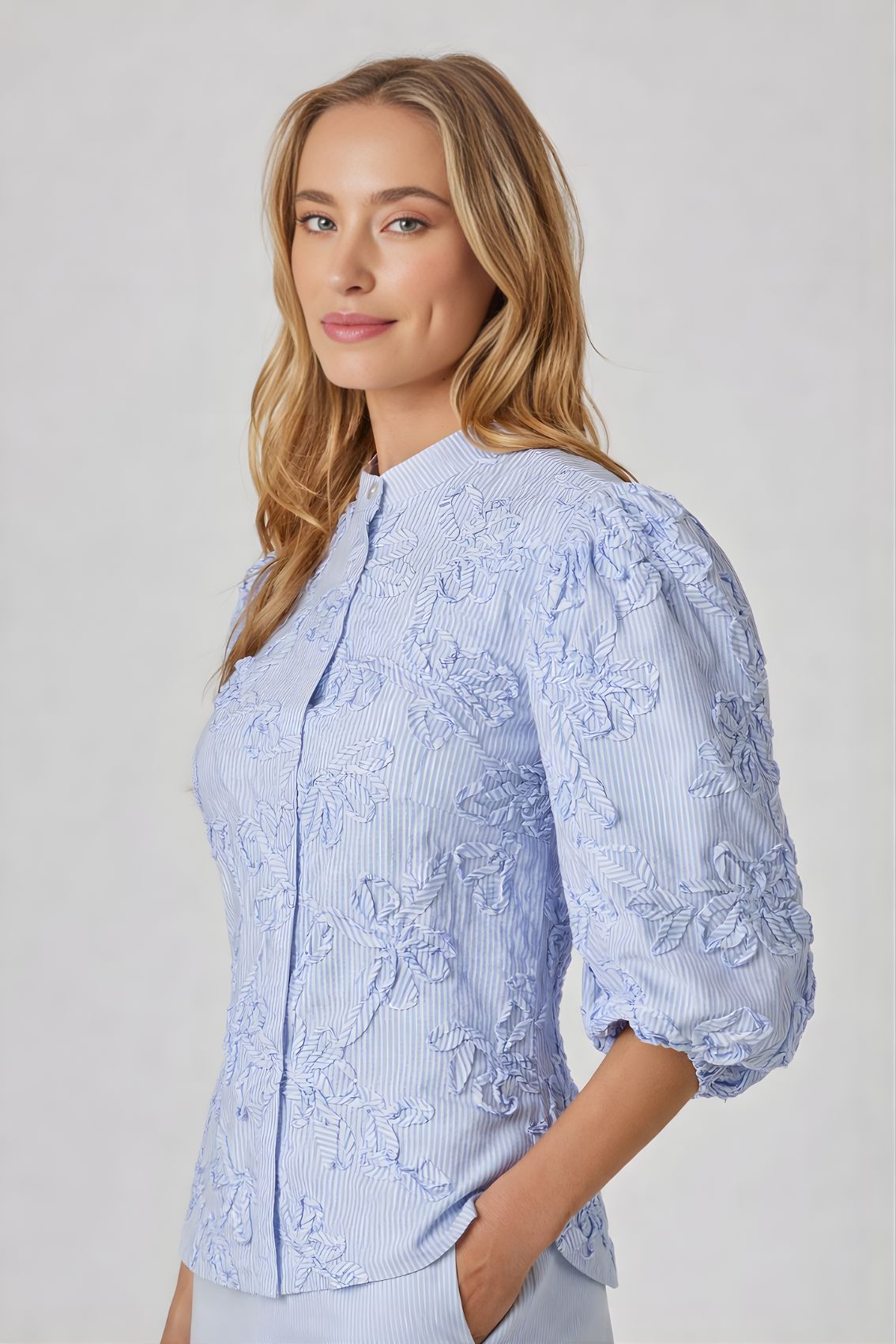Bluse mit Stickblüten