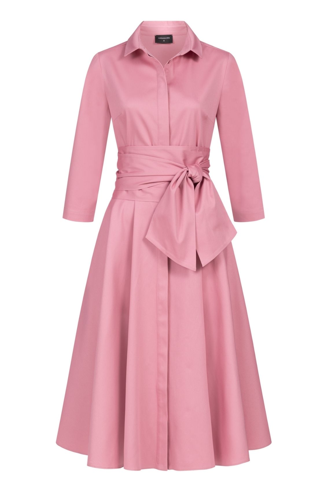 Roséfarbenes Blusenkleid mit Hemdkragen, verdeckter Knopfleiste und Bindegürtel.