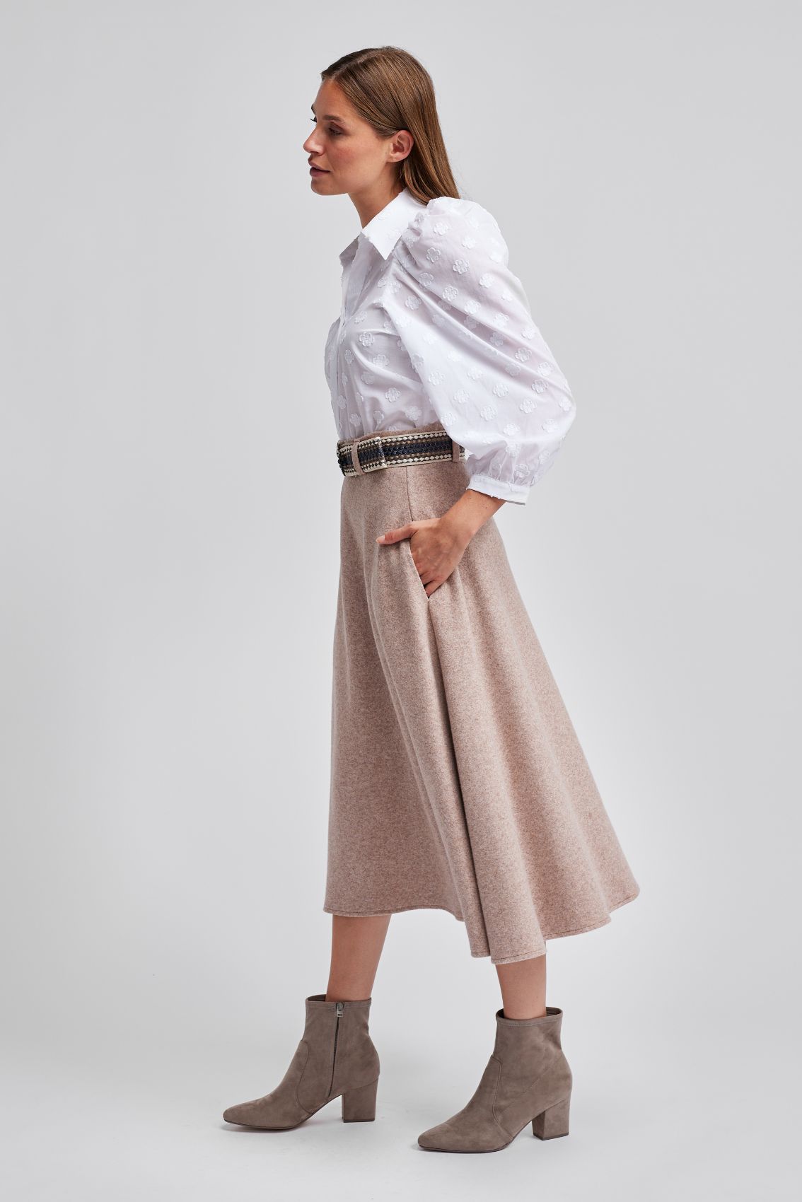 Midirock Beige mit Gürtel