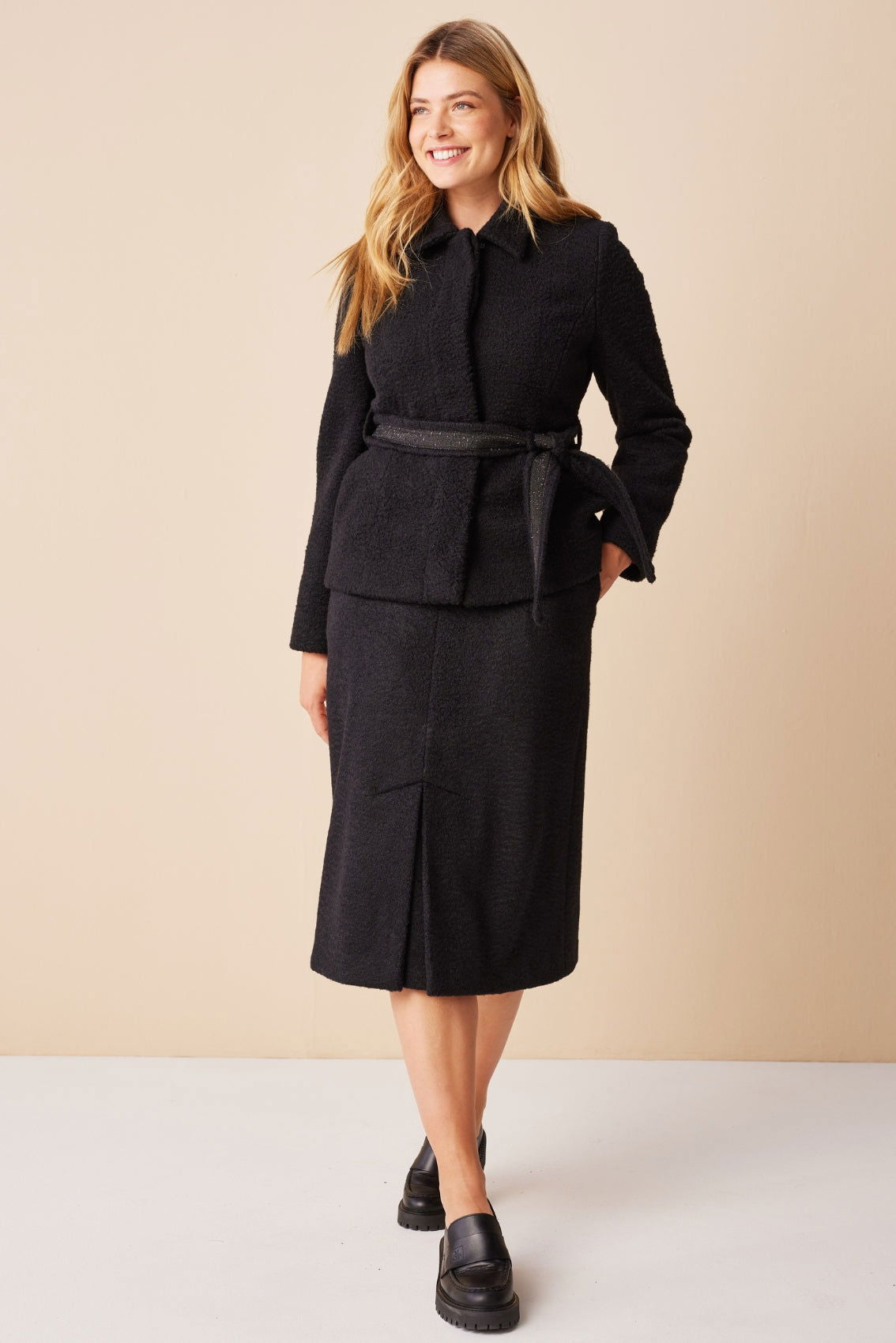 Bouclé Jacke mit Bindegürtel Schwarz - Marianna Déri