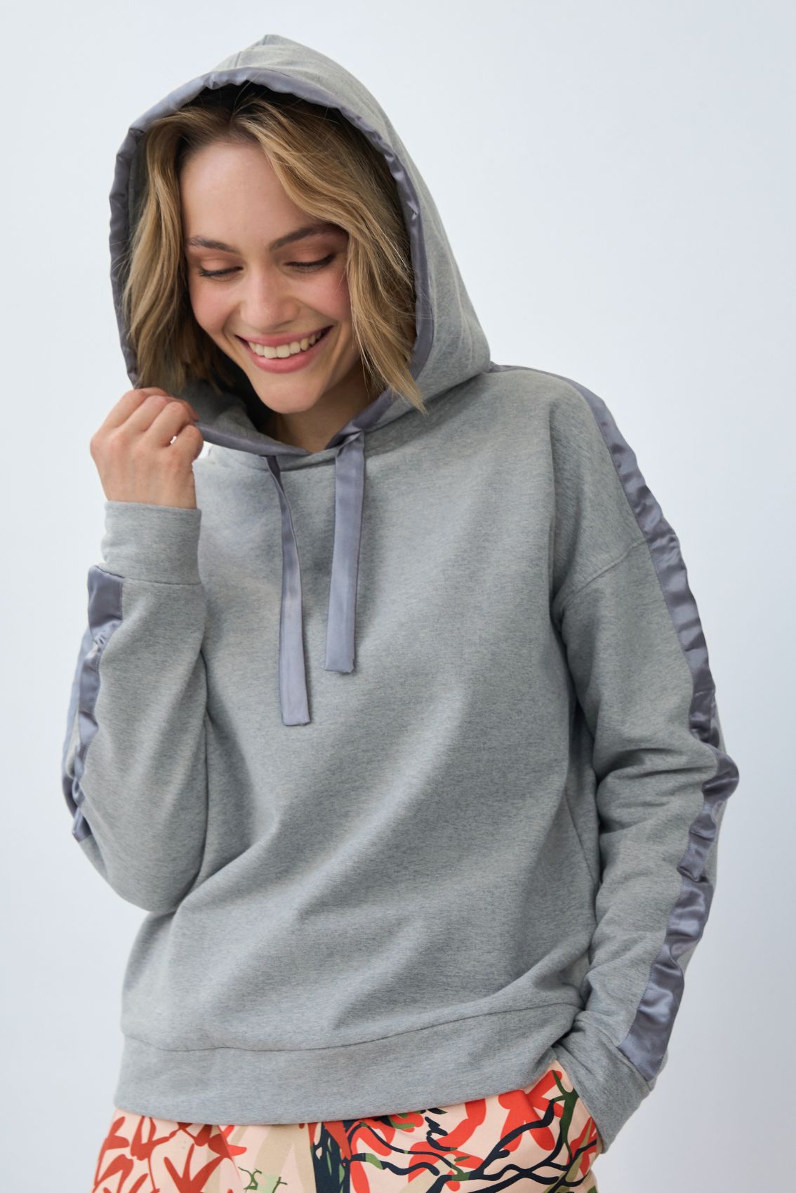 Deluxe Hoodie Grau - Marianna Déri