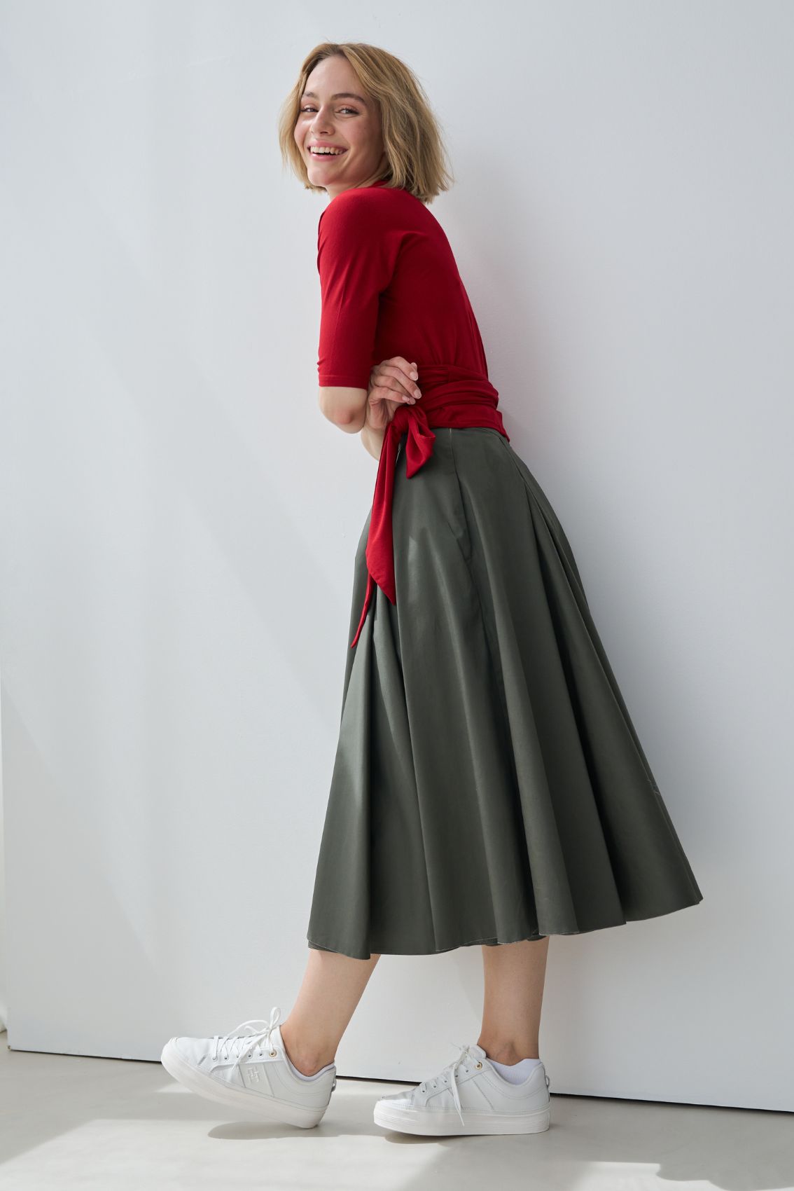 Faltenrock aus Baumwoll-Satin Olivegrün - Marianna Déri