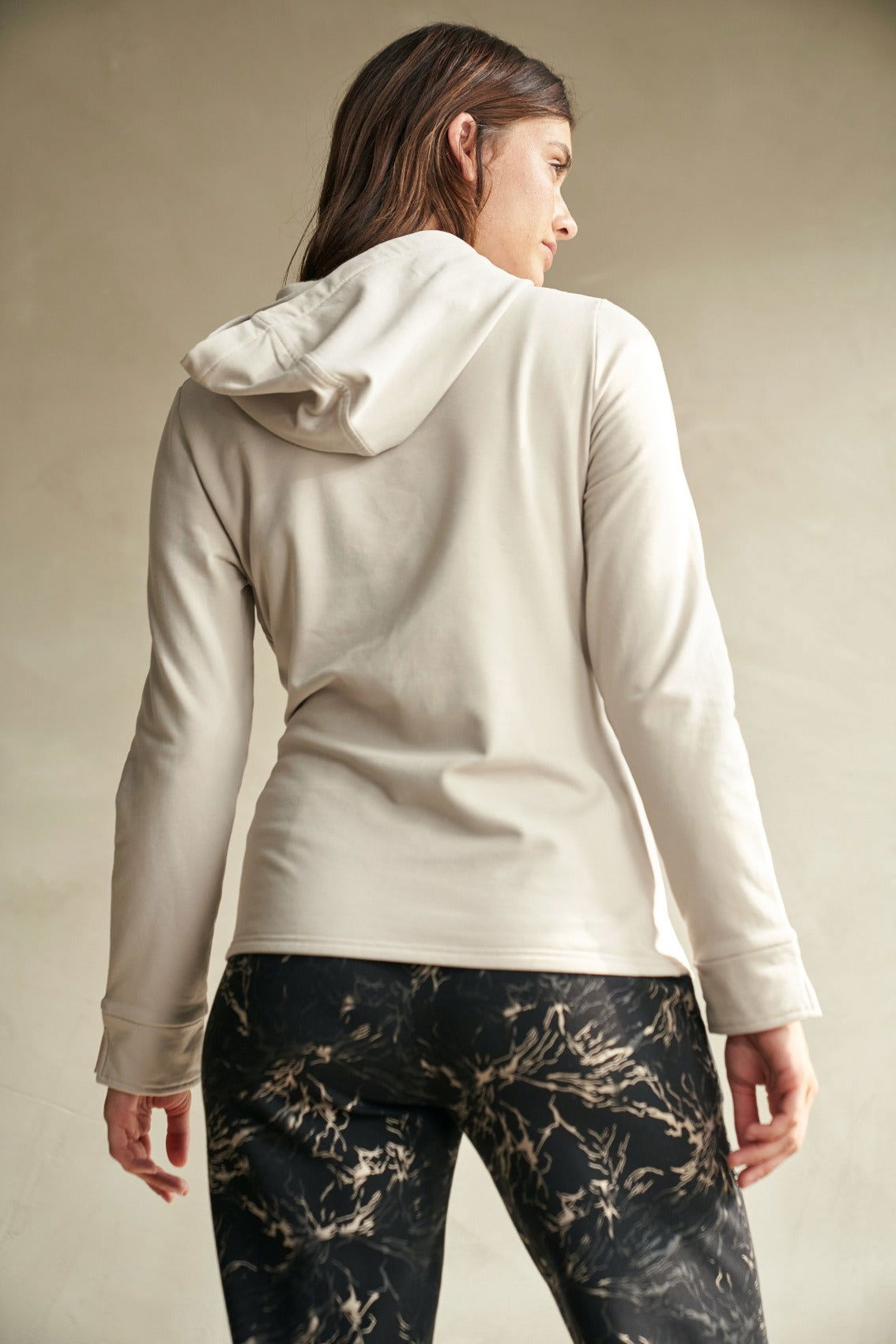 Hoodie mit Wickeloptik Creme - Marianna Déri