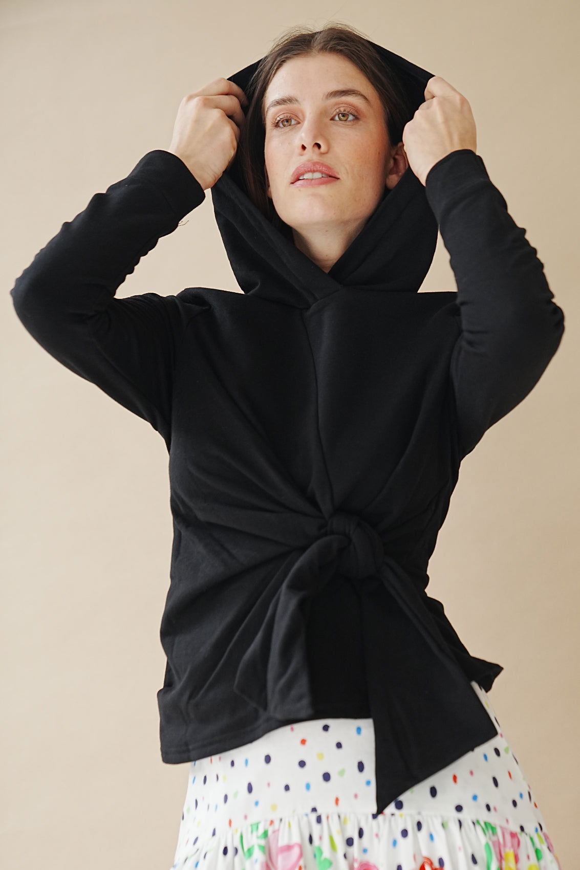 Hoodie mit Wickeloptik Schwarz - Marianna Déri