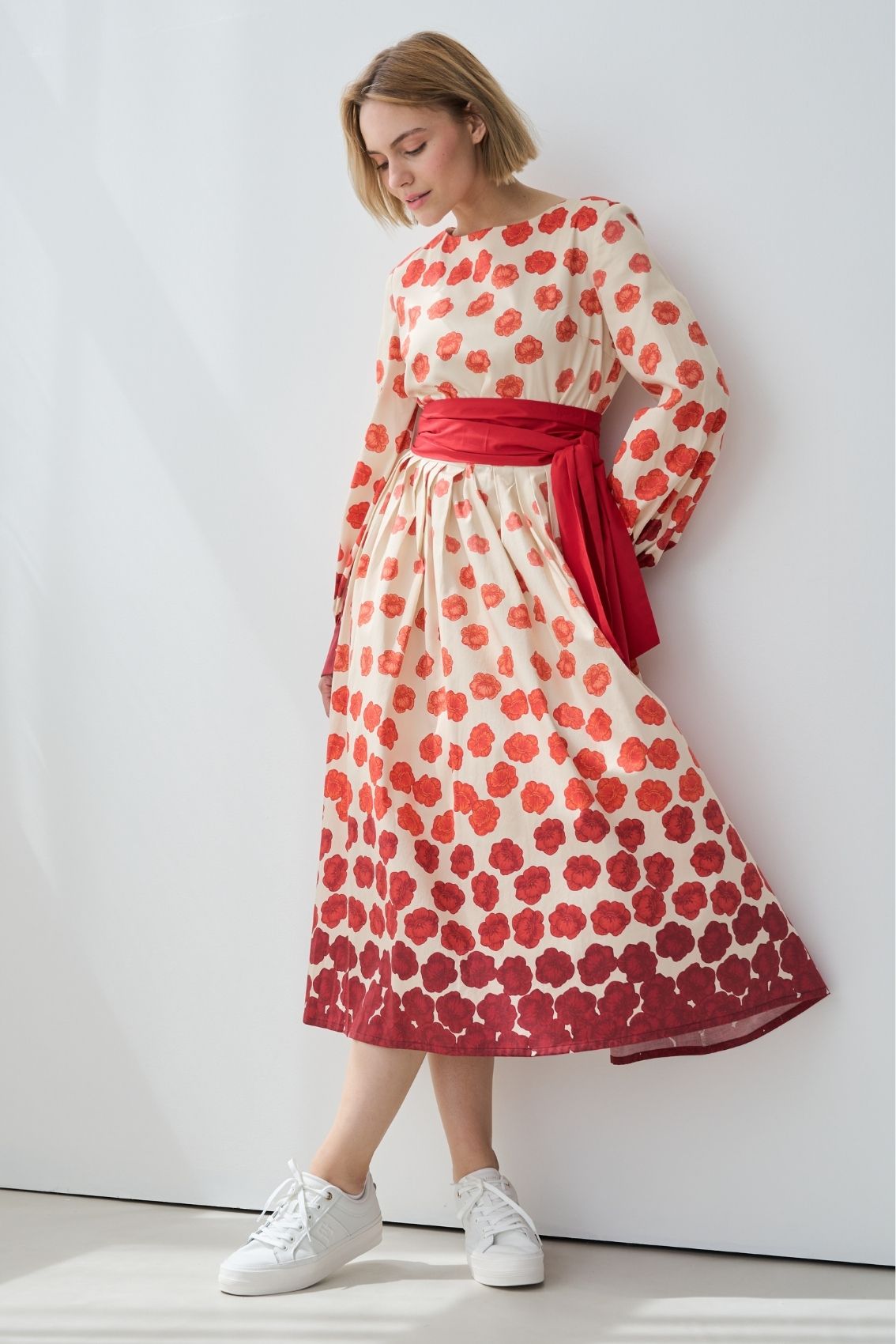 Kleid mit Blumenkaskaden - Marianna Déri