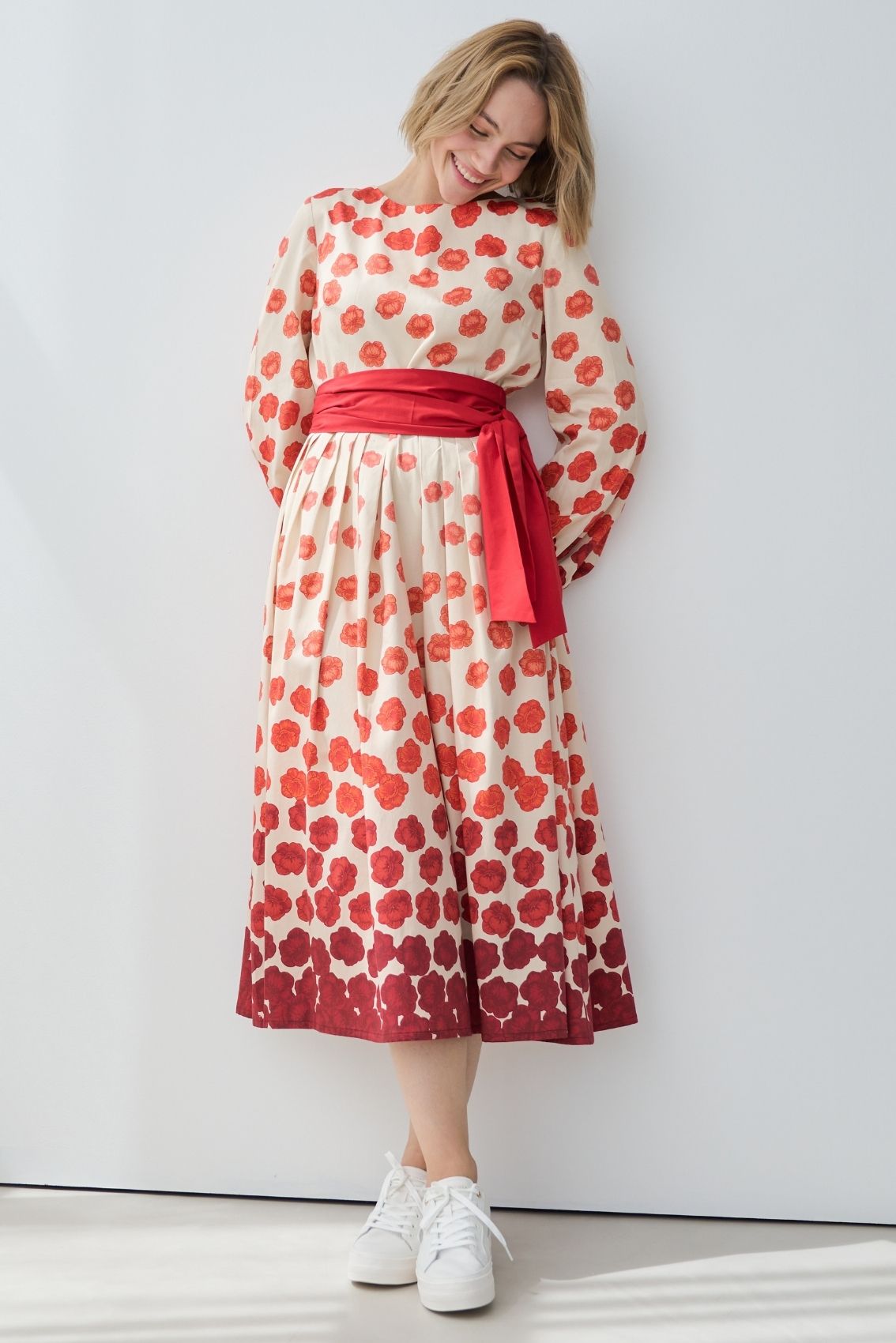 Kleid mit Blumenkaskaden - Marianna Déri