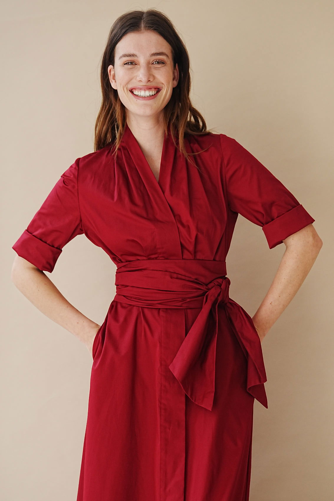 Maxiblusenkleid mit abnehmbarem breiten Gürtel Bordeaux - Marianna Déri