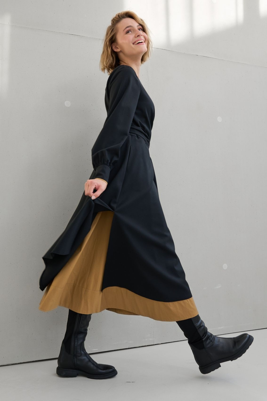 Wickelkleid Schwarz & Safrangelb - Marianna Déri