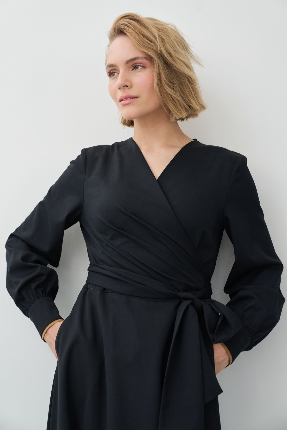 Wickelkleid Schwarz & Safrangelb - Marianna Déri