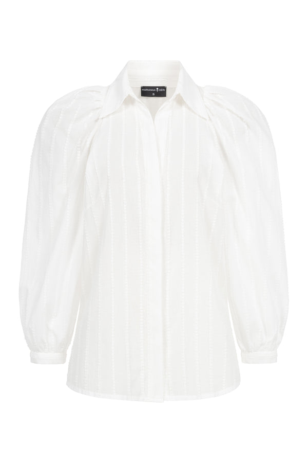Produktfoto von einer weißen Bluse mit Ballonärmeln