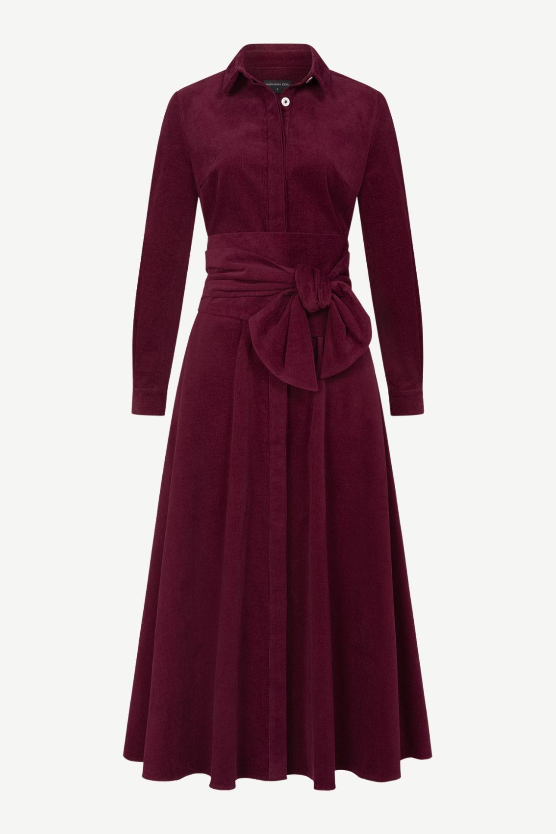 Cord-Blusenkleid mit Bindegürtel in Aubergine, durchgehende Knopfleiste, Frontansicht.
