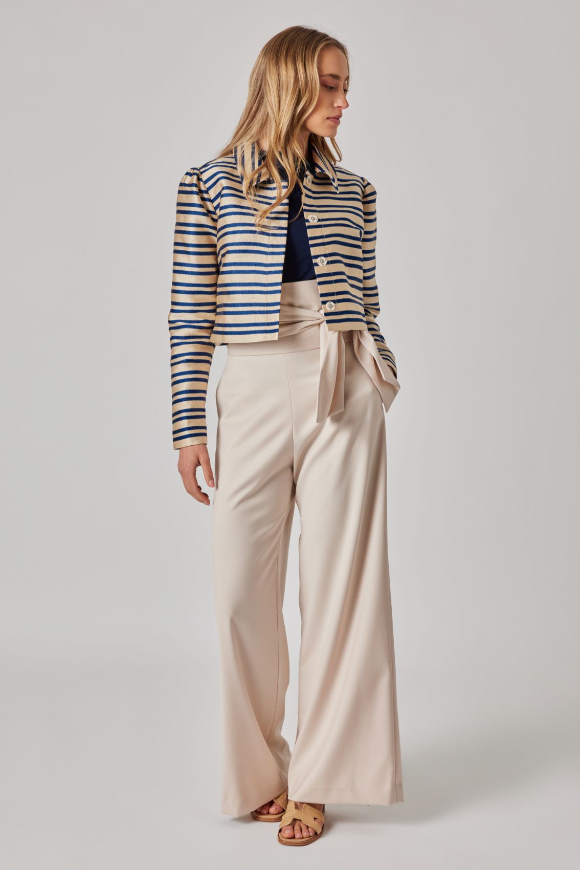 Weite Hose mit Bindegürtel Beige