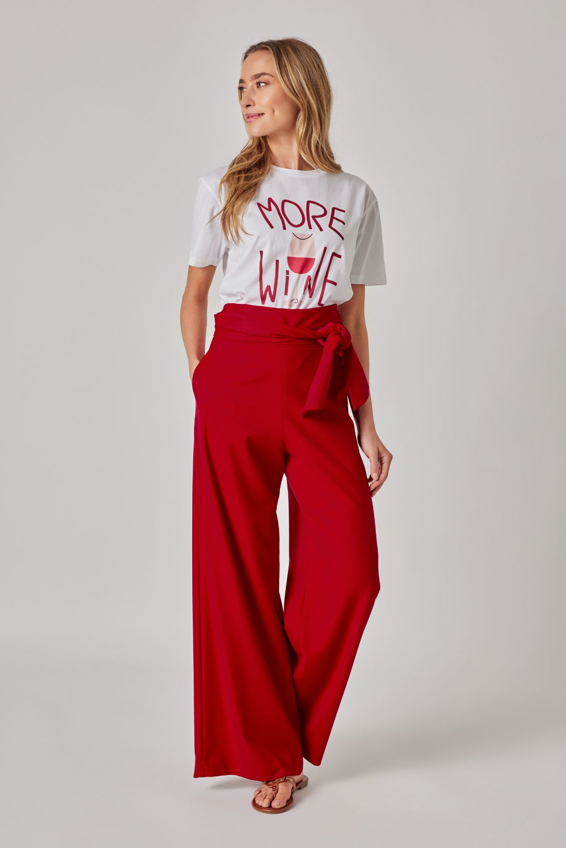 Weite Hose mit Bindegürtel Rot