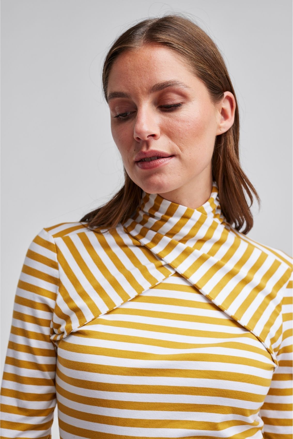 Shirt mit Twist-Kragen Weiss-Senfgelb