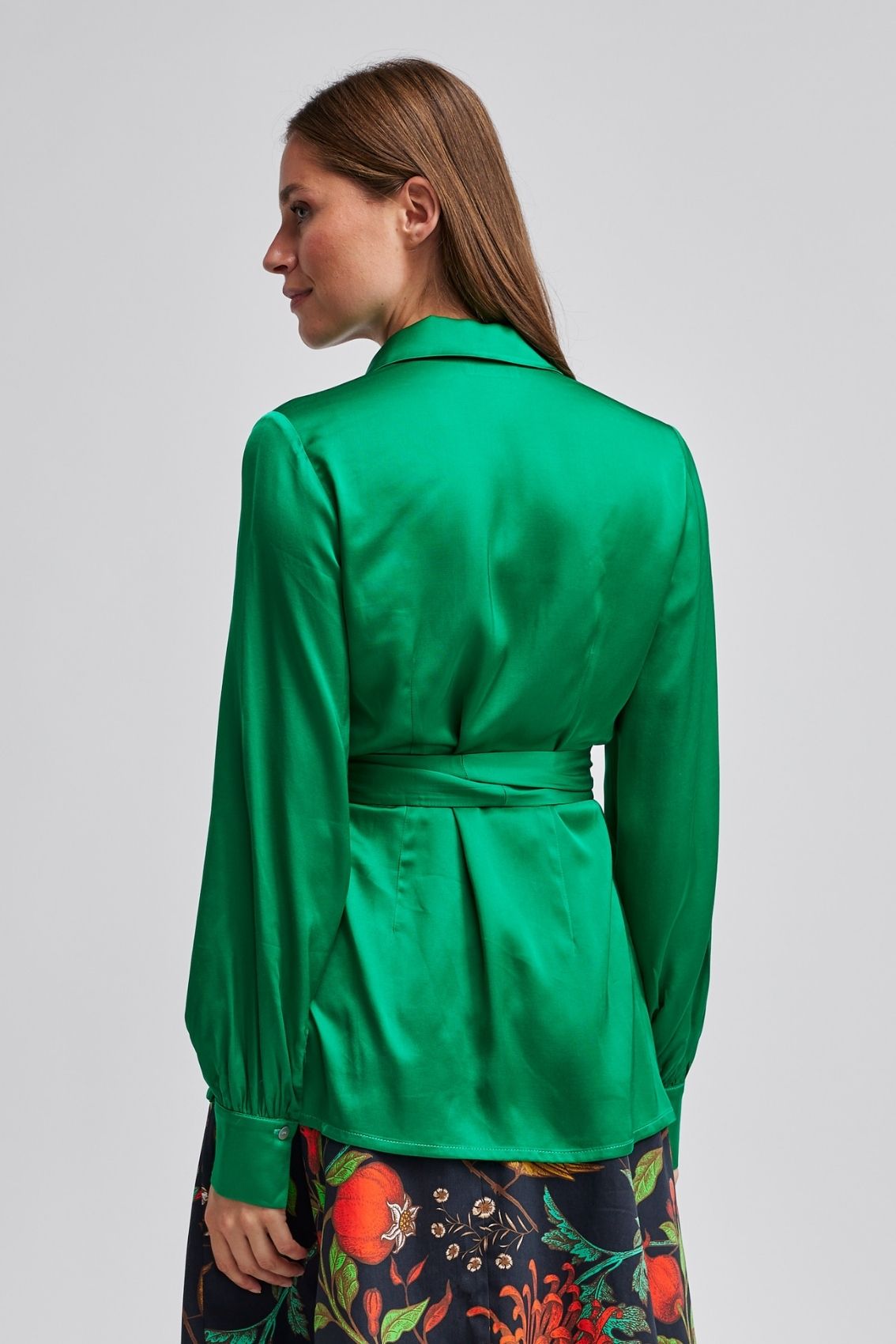Satinbluse mit Bindegürtel Grün