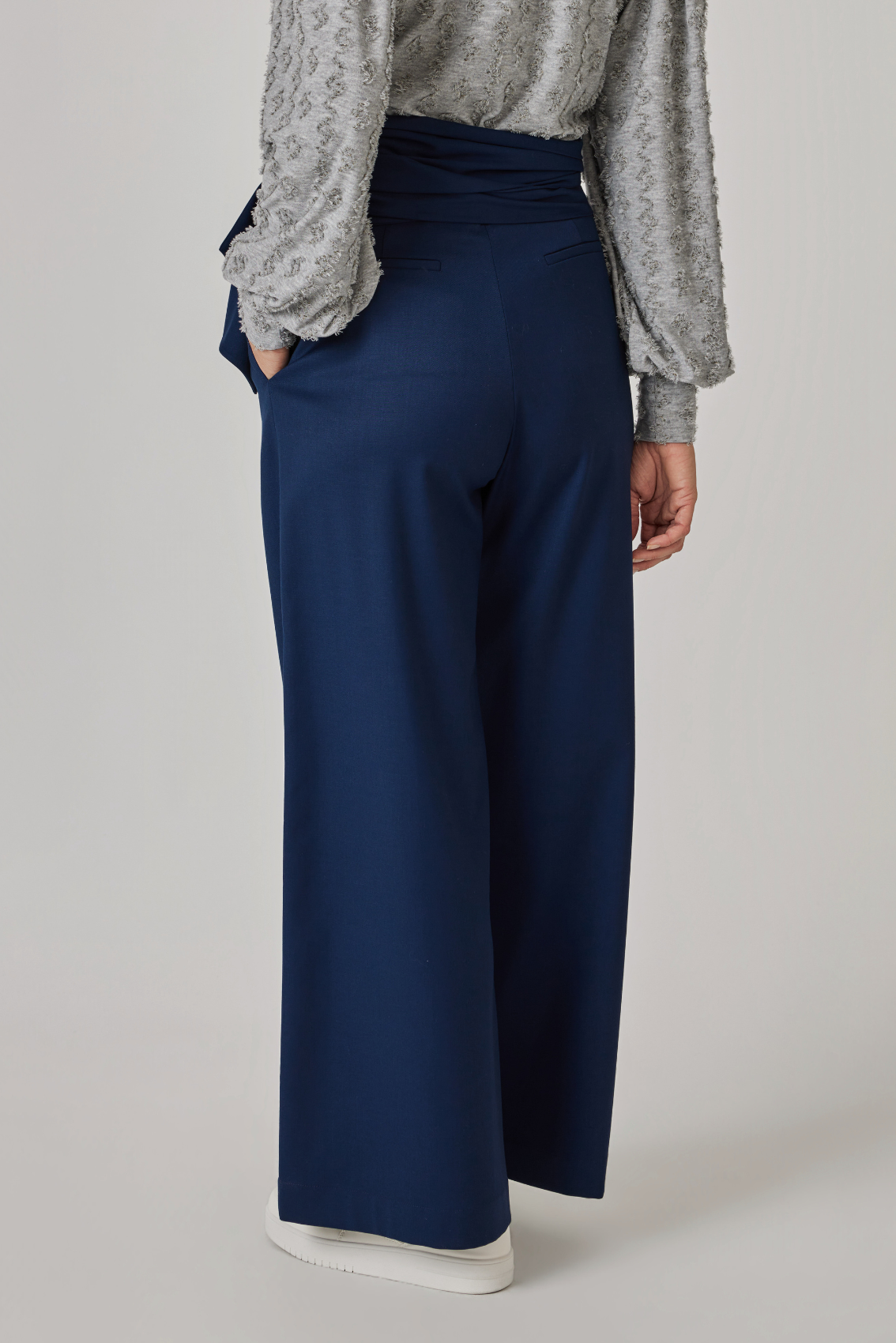 Weite Hose mit Bindegürtel Navy