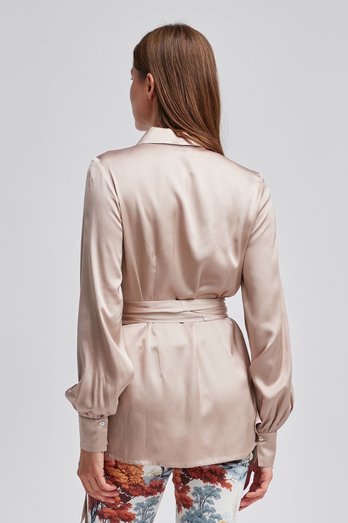Satinbluse mit Bindegürtel Beige
