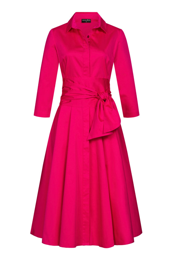 Produktfoto von einem Blusenkleid mit Bindegürtel in einem leuchtenden Pink