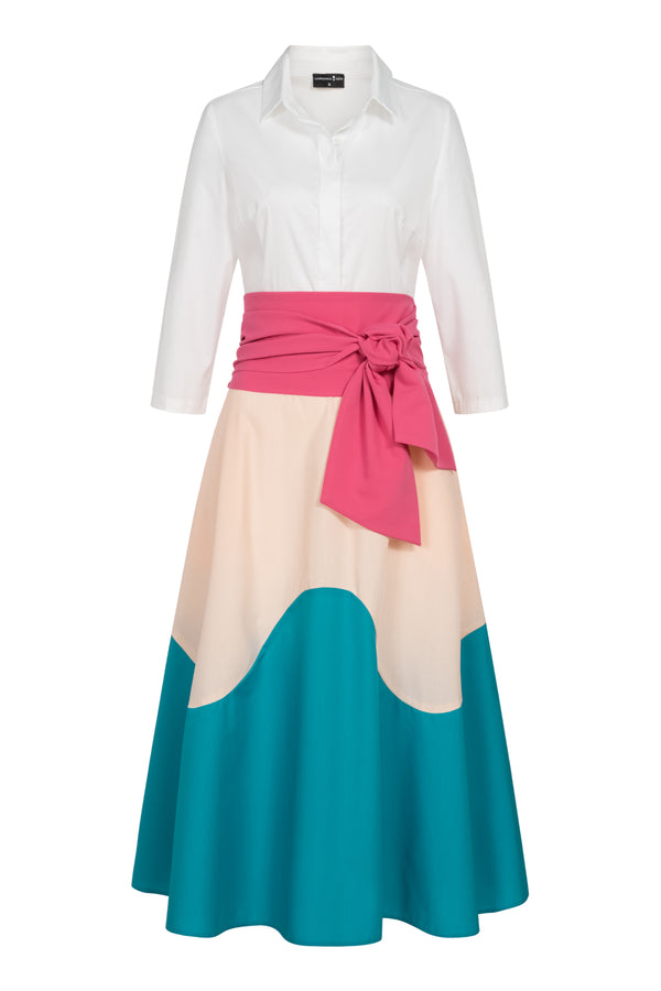 Produktfoto von einem Blusenkleid in Colorblock-Farben Rosa, Apricot und Blau